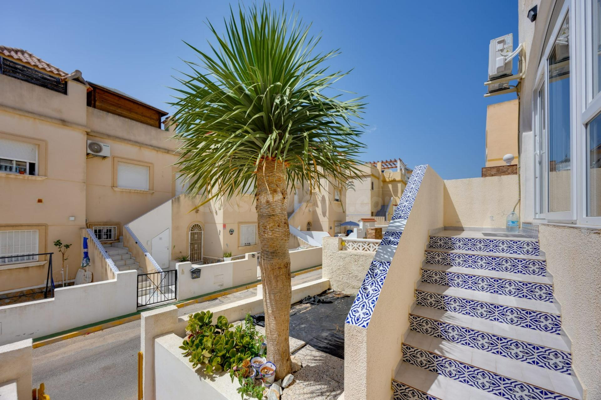 BUNGALOW DE 1 DORMITORIO 1 BAÑO EN ORIHUELA COSTA