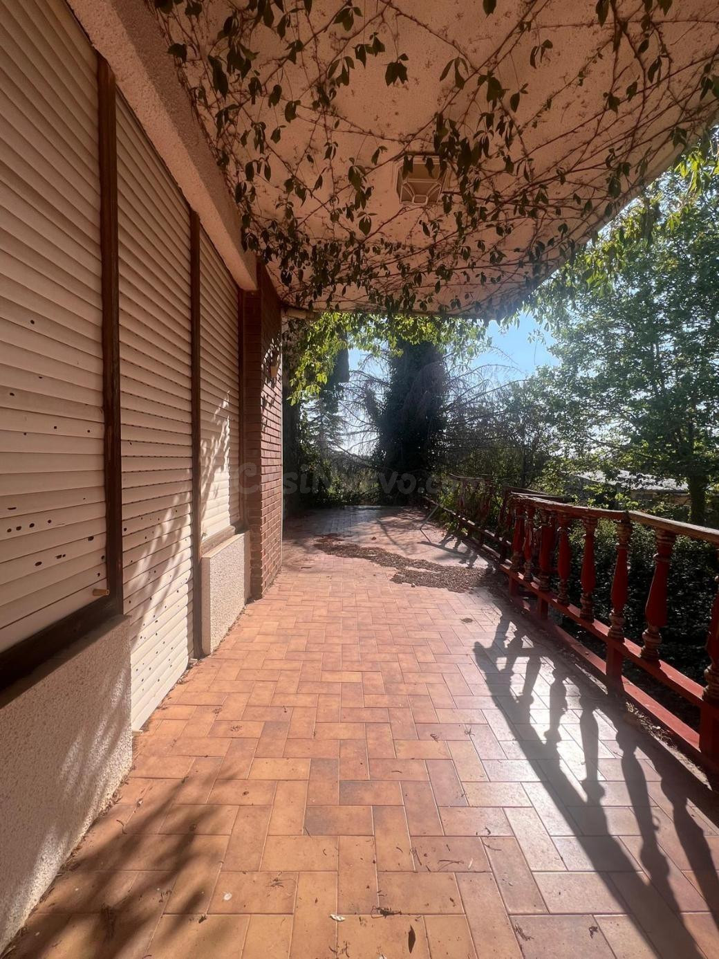 Vivienda unifamiliar con gran parcela en Valverde de la Virgen - León