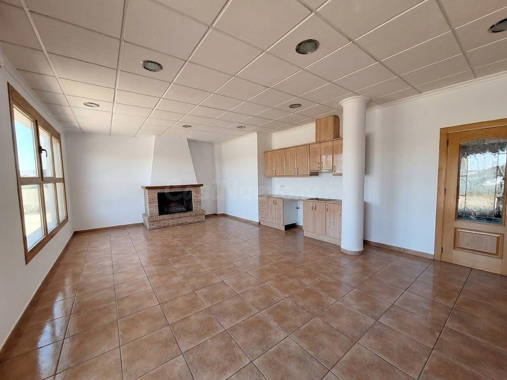 Casa familiar en el centro de Pinoso con gran garaje y potencial de negocio | ¡Solo 780 €/m2!