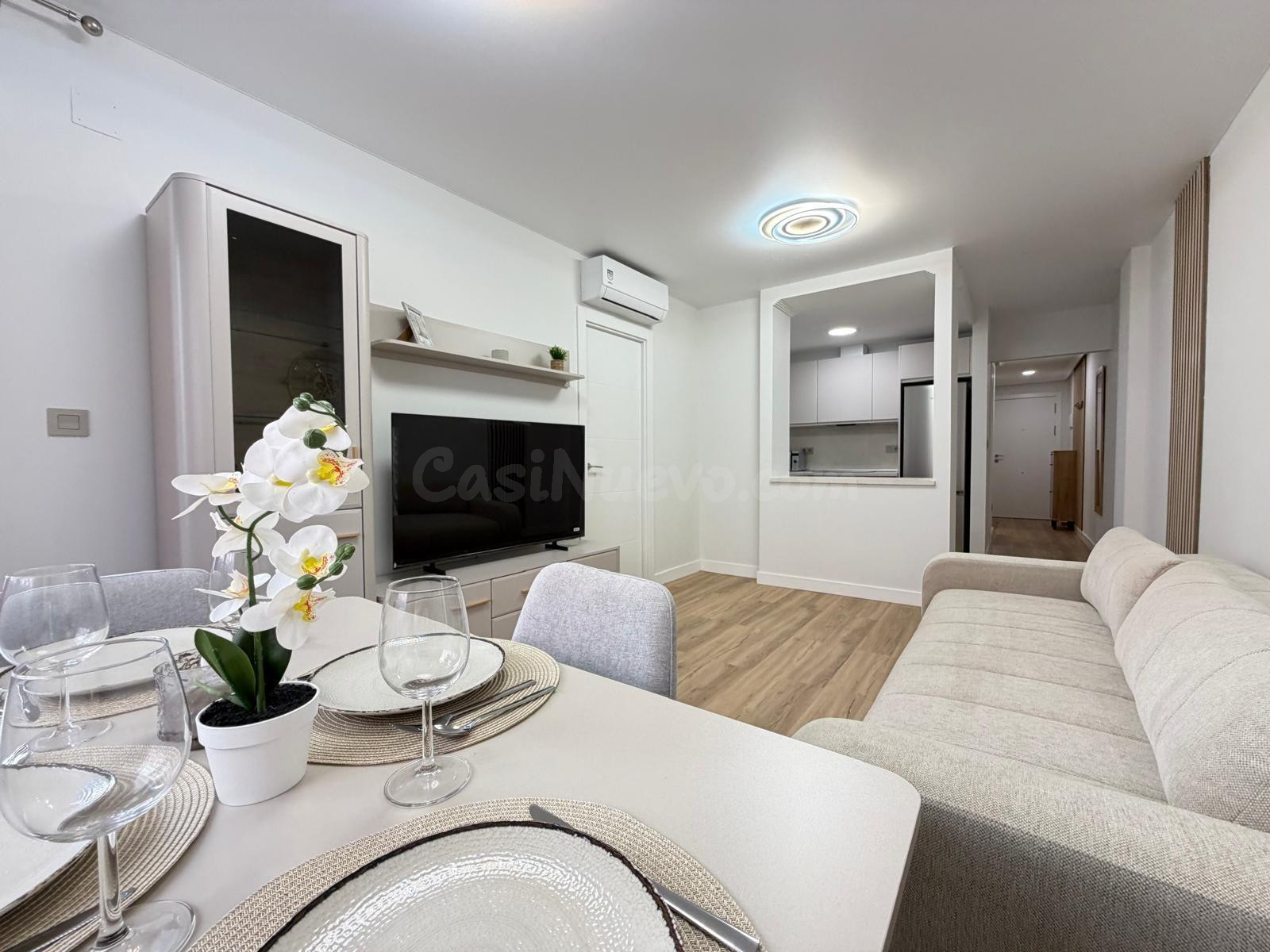 APARTAMENTO TOTALMENTE REFORMADO CERCA DE PARQUE DE LAS NACIONES CON 2 DORM. 1 BAÑO. CON PISCINA. SUPERFICIE 70 M2.