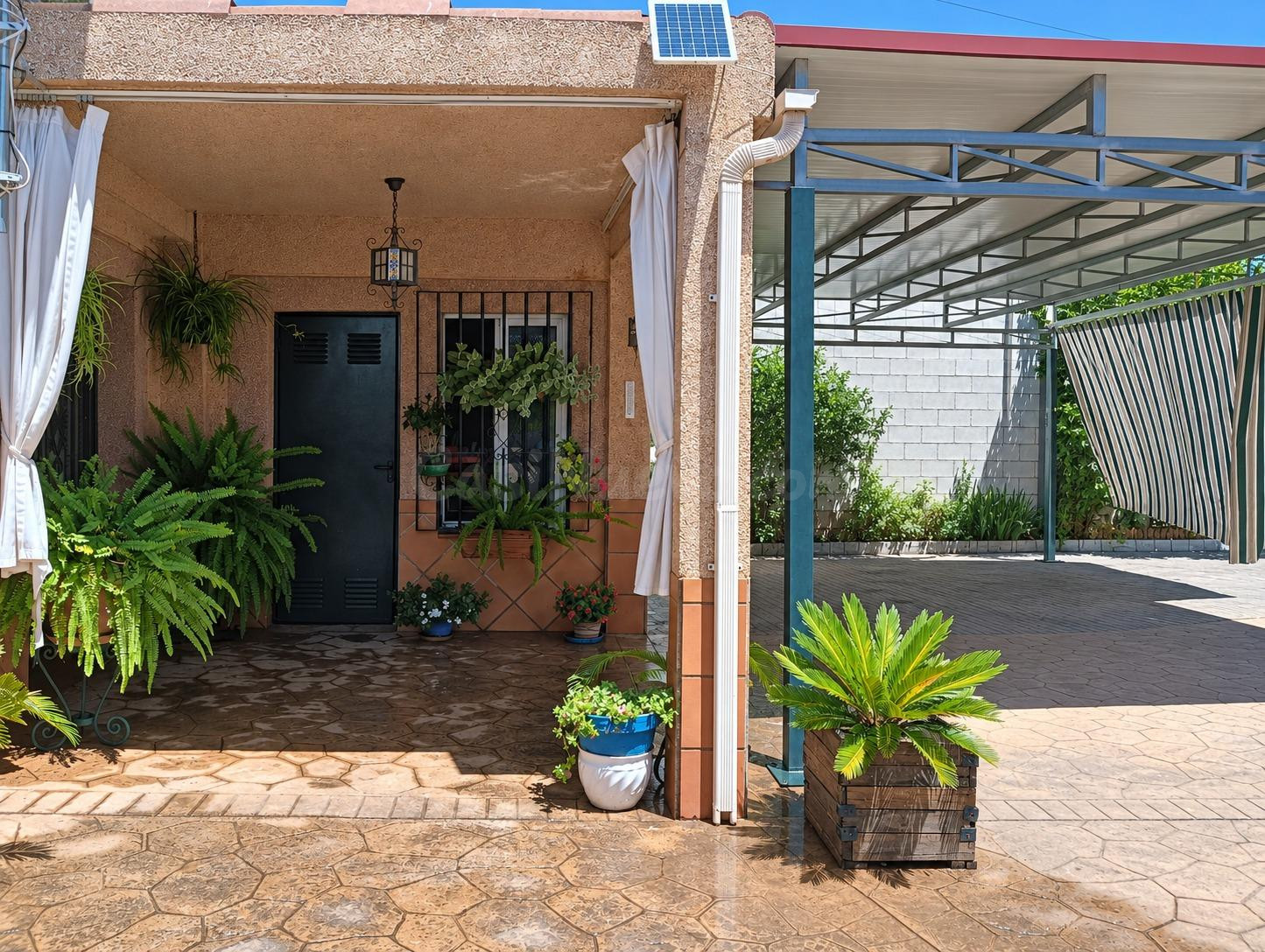 AMPLIO CHALET CON PISCINA Y VIVIENDA AUXILIAR EN PARCELA DE  - foto 4