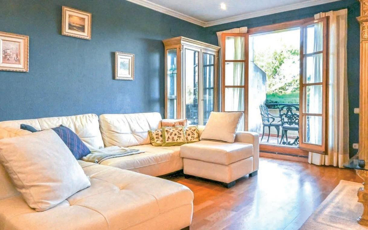Exclusiva casa de 324 m2 en Mas Camarena: amplitud, privacid