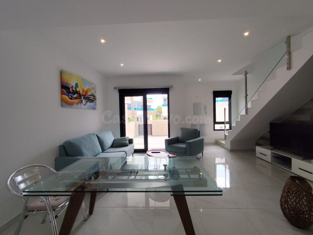 CASA ADOSADA EN VENTA EN BIGASTRO CON 3 DORMITORIOS, 3 BAÑOS, SOLÁRIUM PRIVADO DE 39 M2 Y PISCINA COMUNITARIA - foto 5