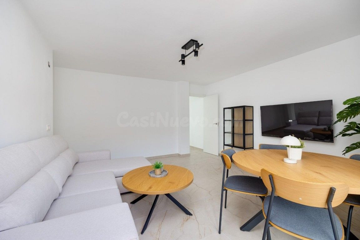 ÁTICO REFORMADO EN VENTA EN TORREVIEJA A 100 METROS DE LA PLAYA DEL ACEQUIÓN, CON 3 DORMITORIOS Y 2 TERRAZAS - foto 5