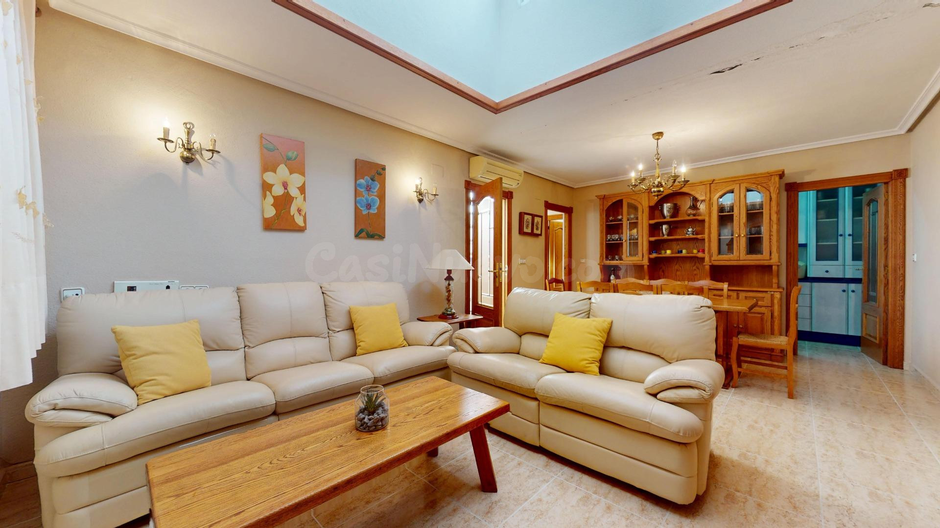 AMPLIA VIVIENDA CON BAJO DE 100M2 EN PILAR DE LA HORADADA