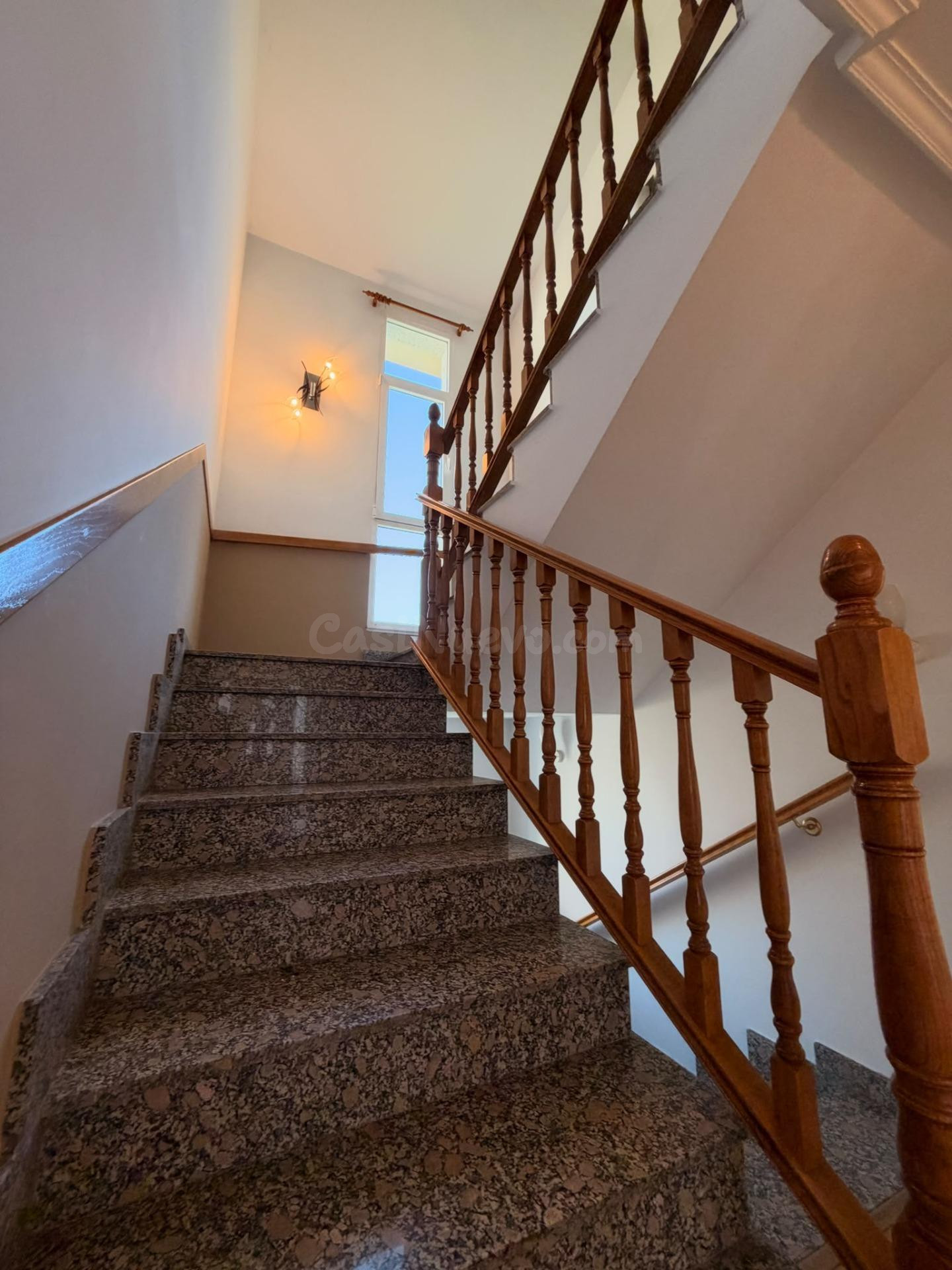 VENTA: Amplio Chalet en la Exclusiva Zona de Compostilla. - foto 5