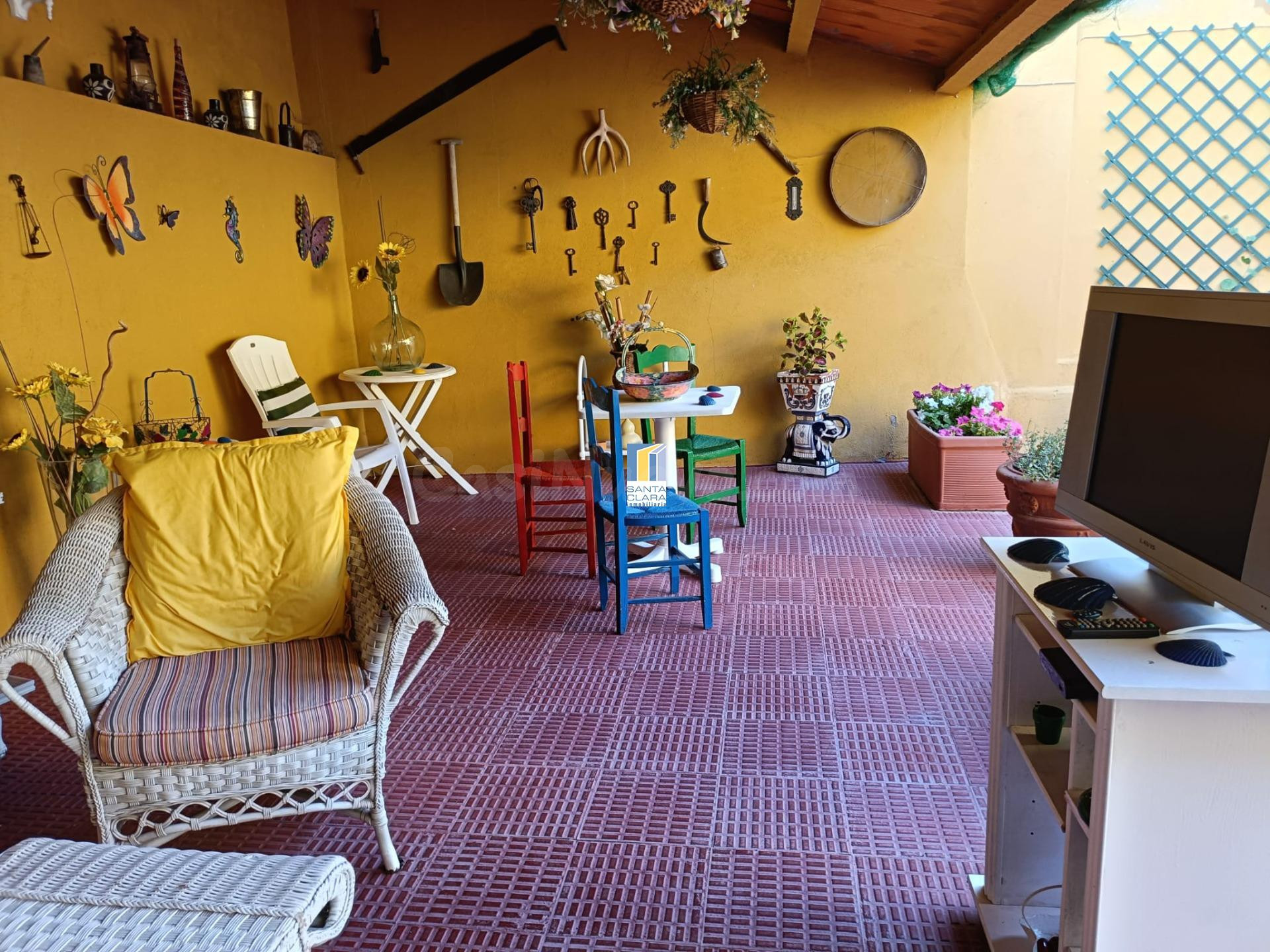CASA COMPLETAMENTE REFORMADA EN VENTA CON 5 DORMITORIOS, 2 B - foto 4