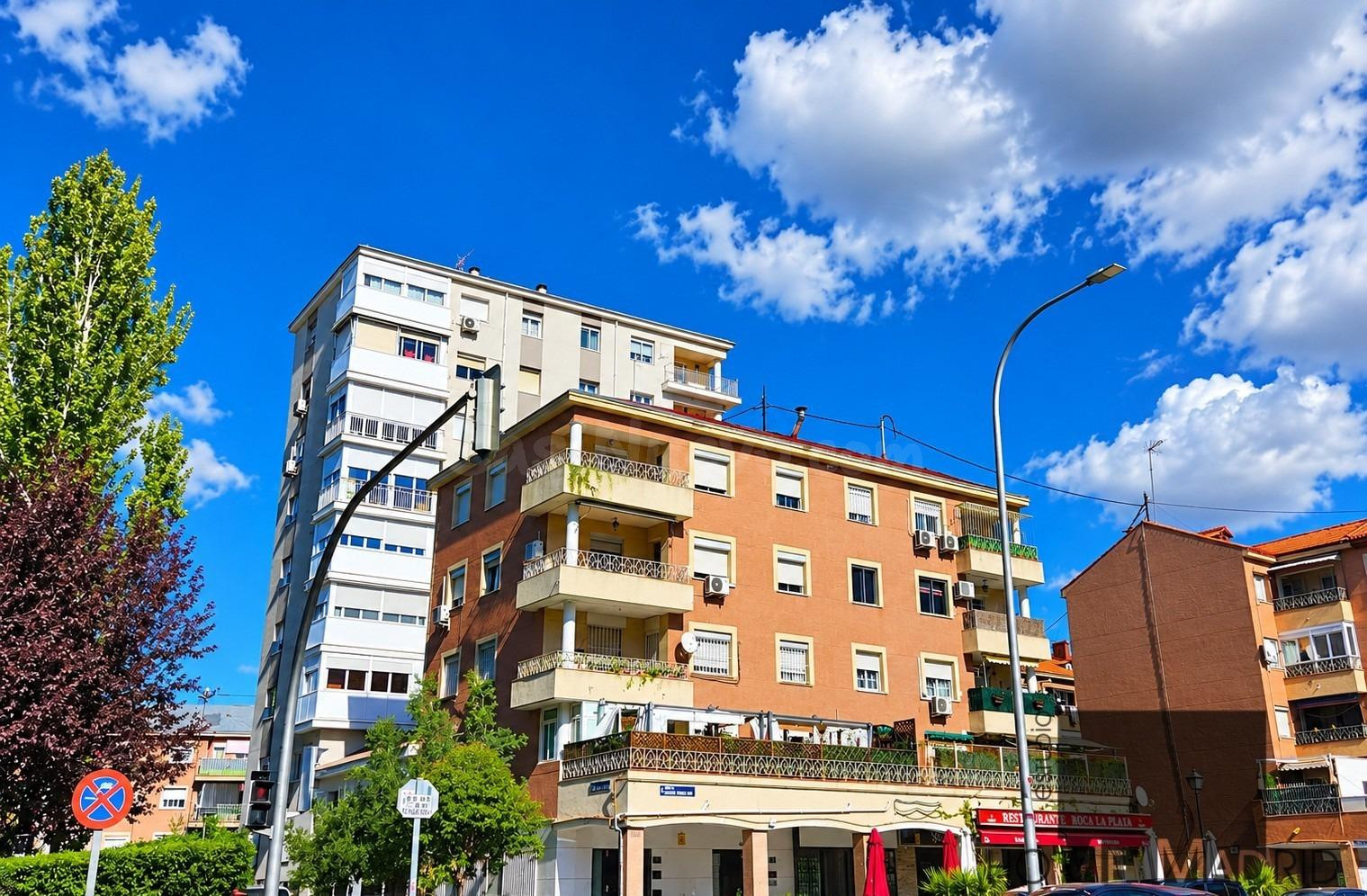 ESTUDIO HOME MADRID OFRECE piso de 109 m2, situado en tercera planta exterior, en el barrio de Peñagrande.