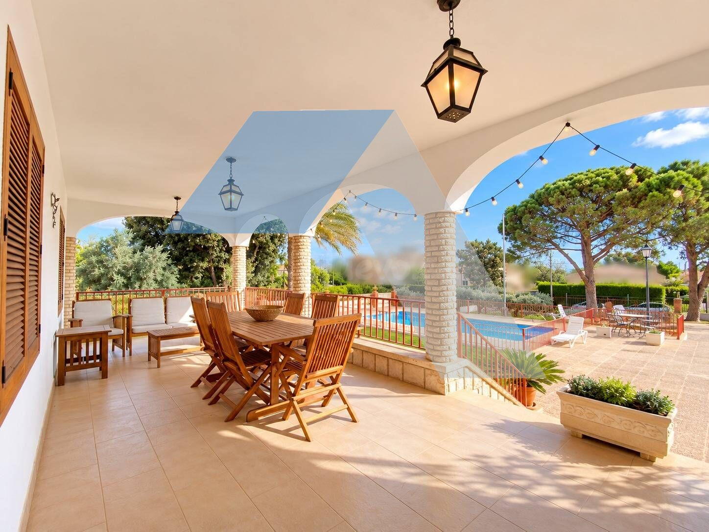CHALET EN PARCELA URBANA CON PISCINA PRIVADA EN SAN VICENTE DEL RASPEIG