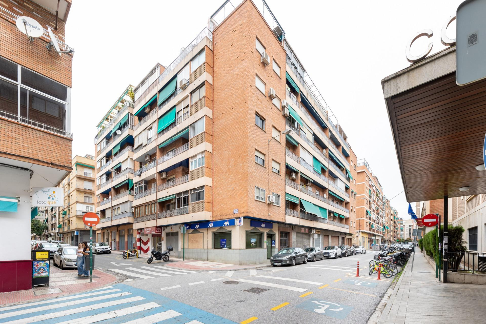 ¡Oportunidad única! Ático de 4 dormitorios y 2 baños con gran terraza frente al Colegio Agustinos (Arabial)