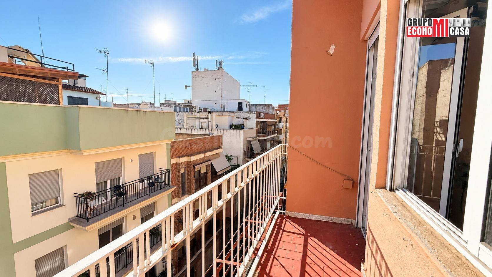 Vivienda de 3 dormitorios con balcón en Plaza Madrid, Elche (Alicante)