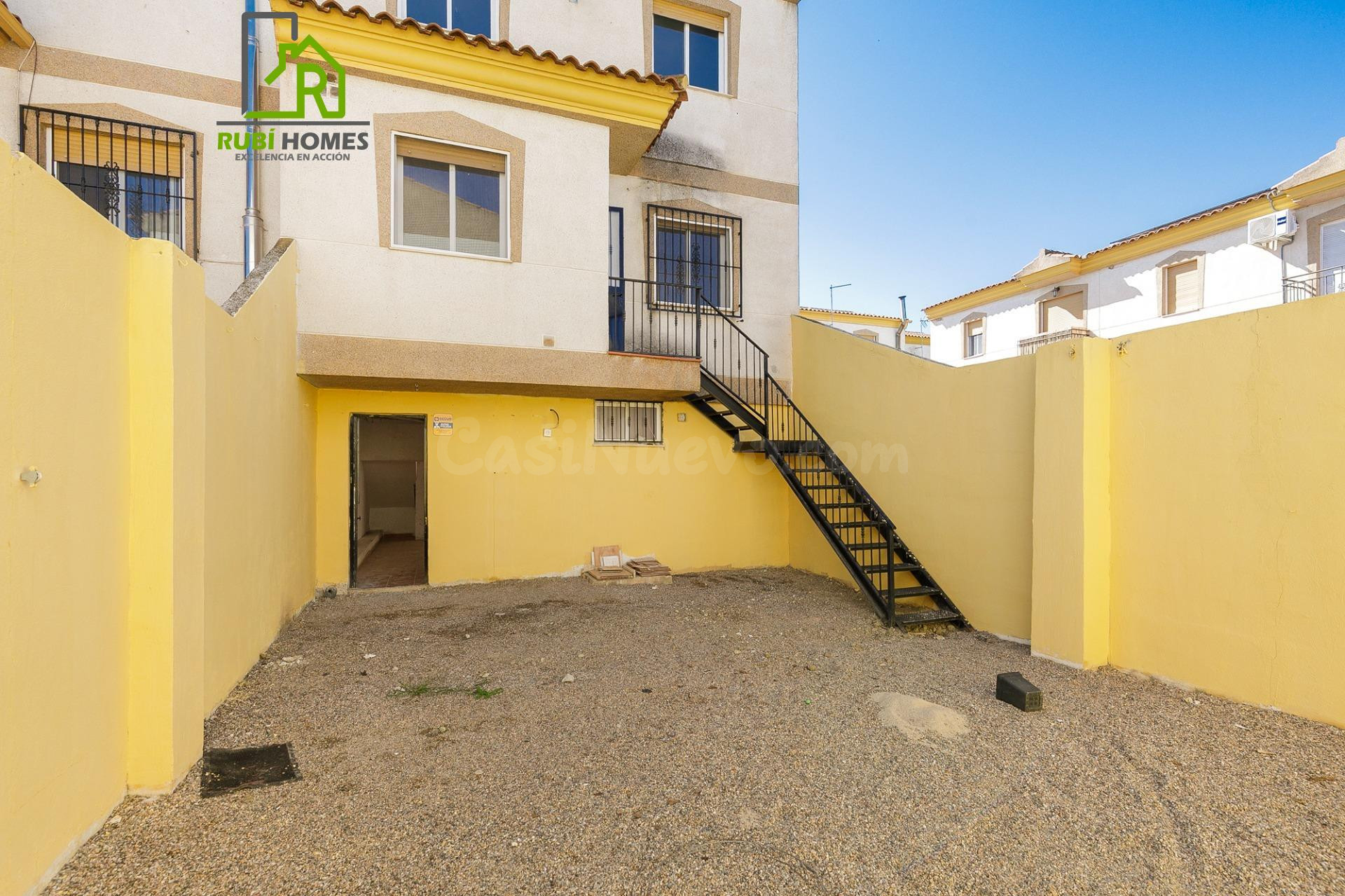 ¡Casa pareada con patio privado en Cijuela! Granada