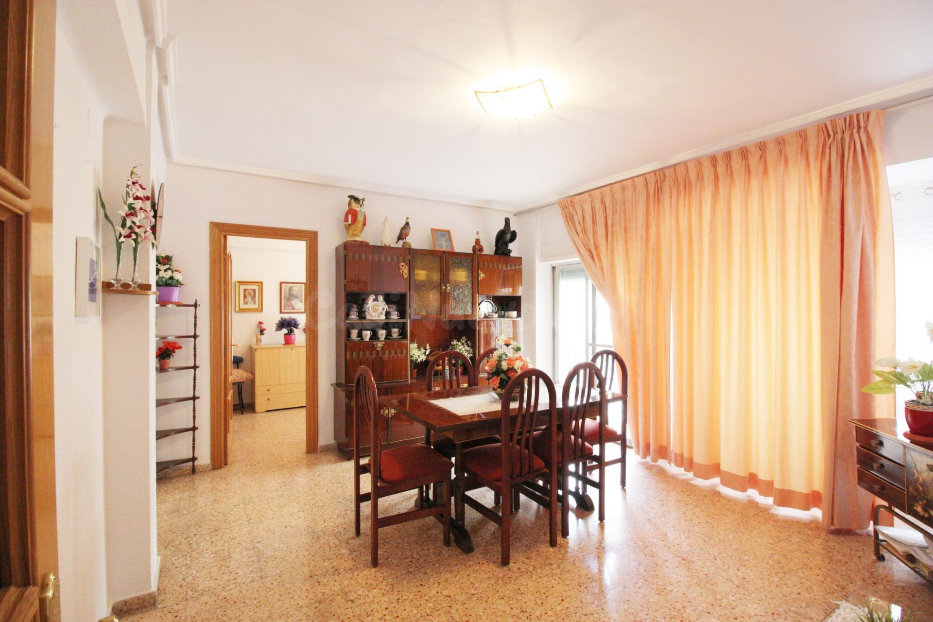 AMPLIA VIVIENDA DE 4 habitaciones EN ZONA CERVANTES – ALAQUÀS