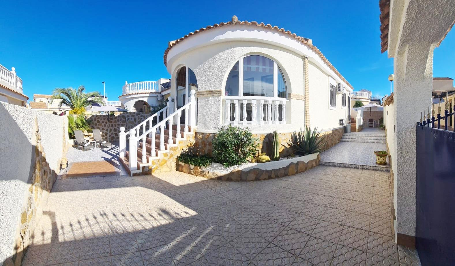 Encantadora villa con piscina privada, jardín y solárium en Monte y Mar, Gran Alacant