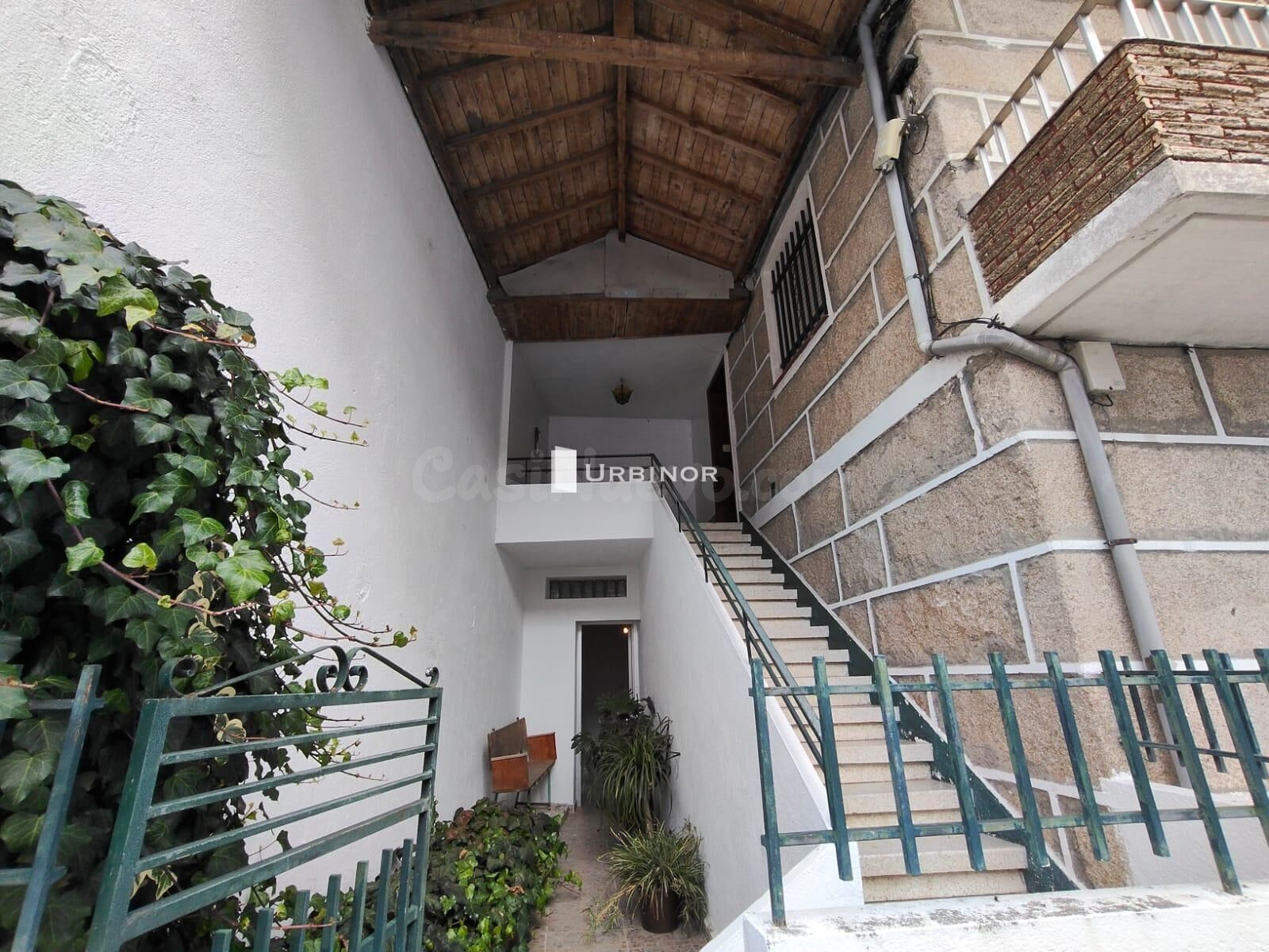 CASA DE PIEDRA con patio. CENTRO DE XINZO DE LIMIA. - foto 2