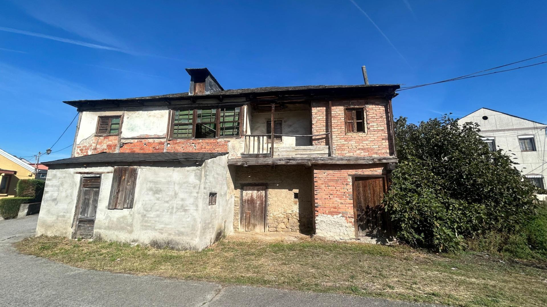 Amplia Casa de Piedra en Dehesas - Oportunidad Única por 29.000 €