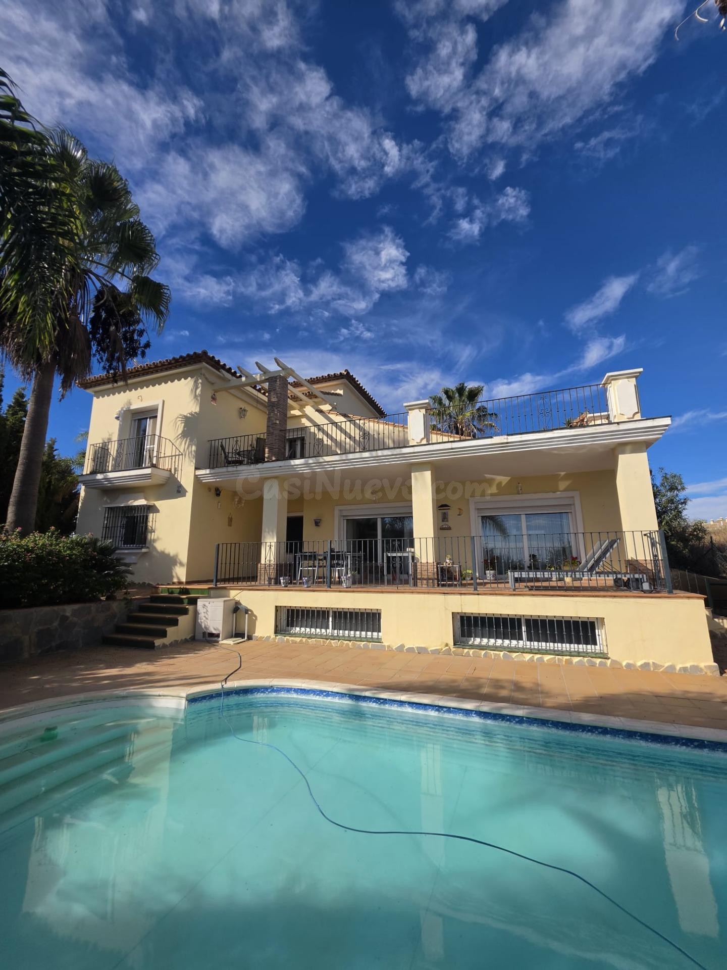 se vende chalet en casares golf