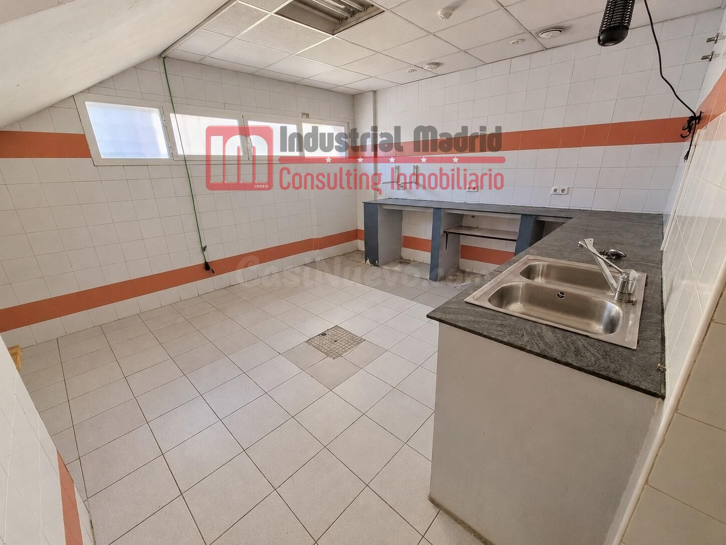 ESPECTACULAR NAVE COMERCIAL EN ALQUILER EN ARGANDA DEL REY – - foto 3