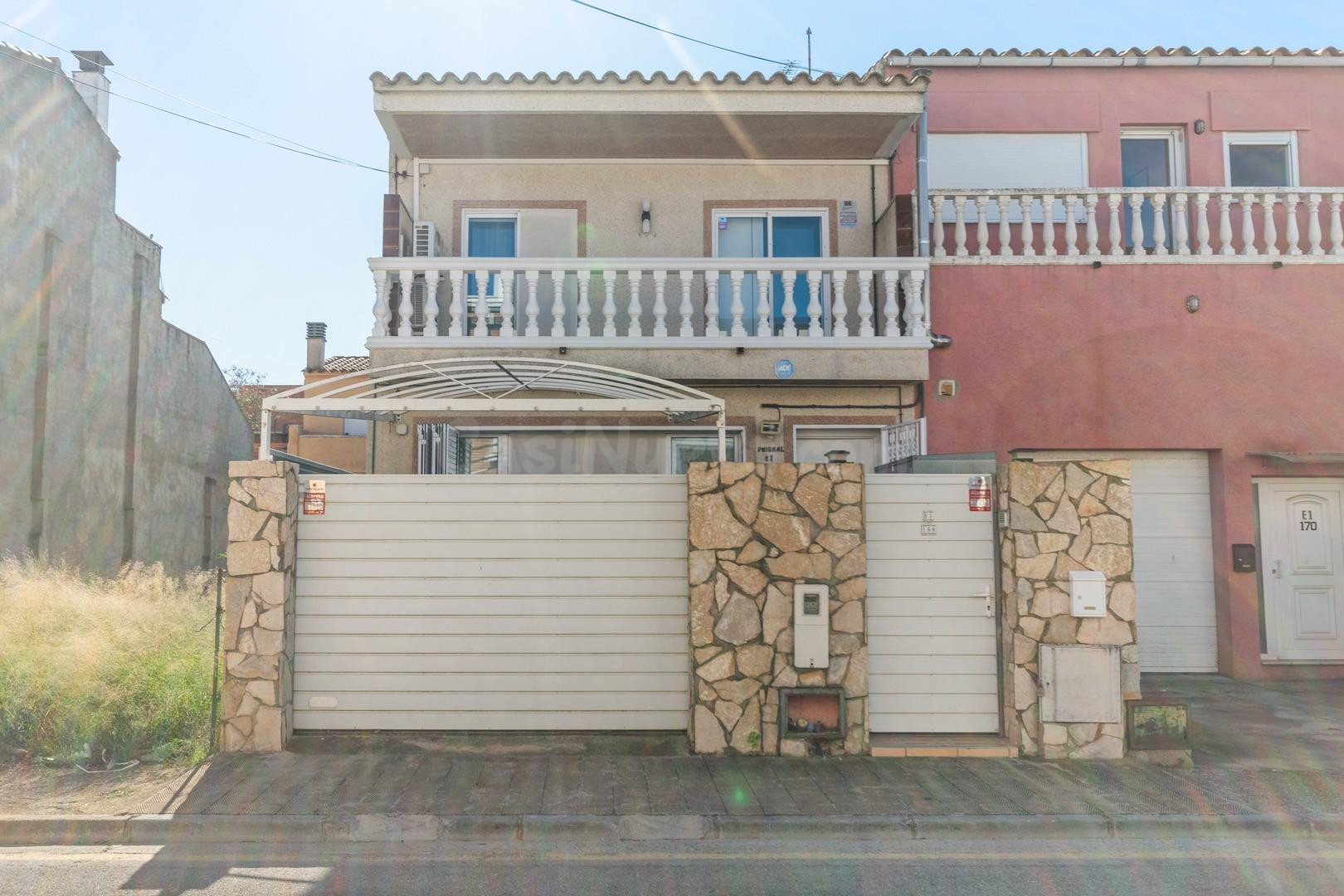 Casa adosada impecable de 4 dormitorios, placas solares y ex - foto 3