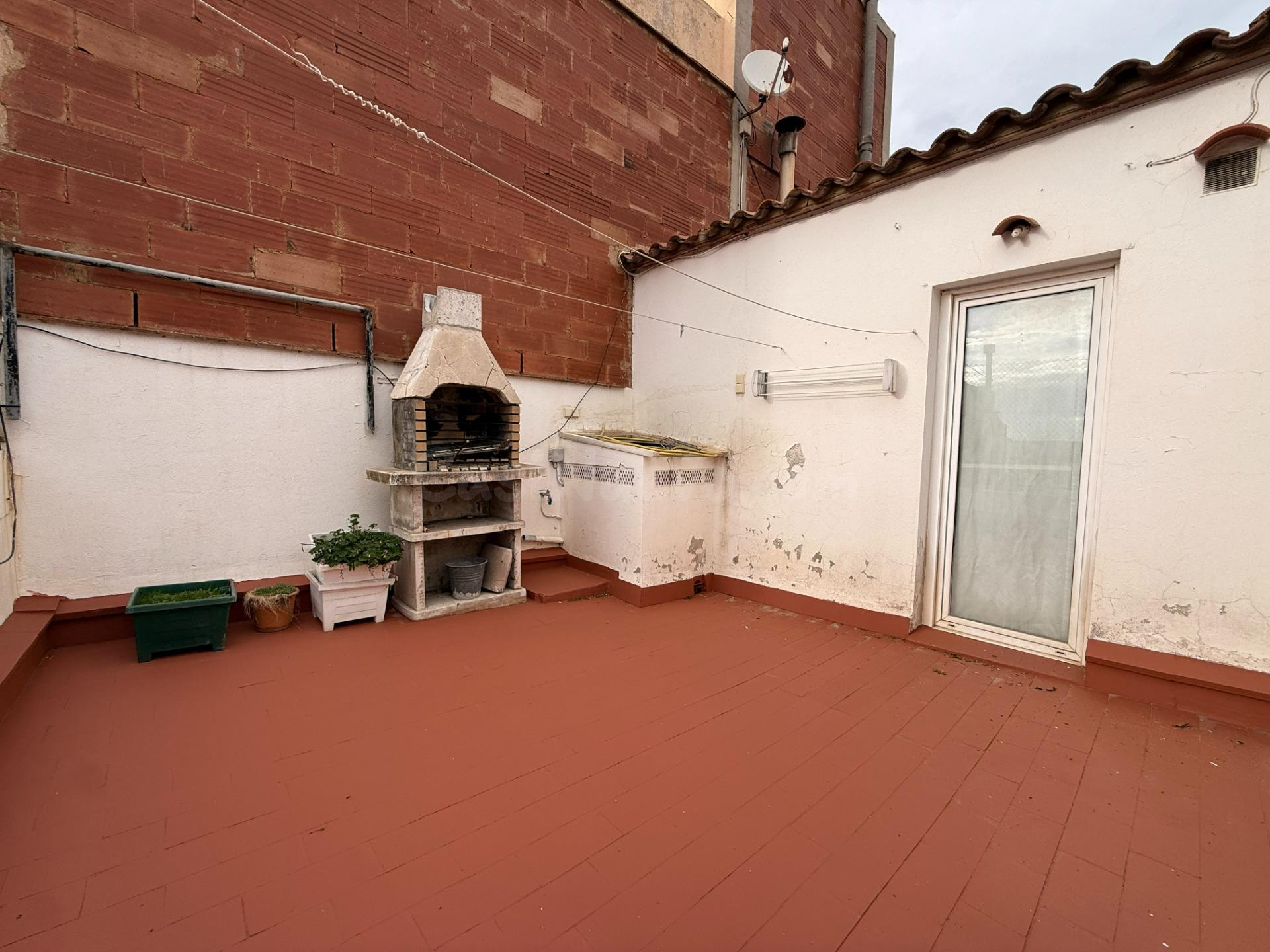 Roses I Piso céntrico con espectacular garaje de 65 m2 y terraza privada con barbacoa - foto 4