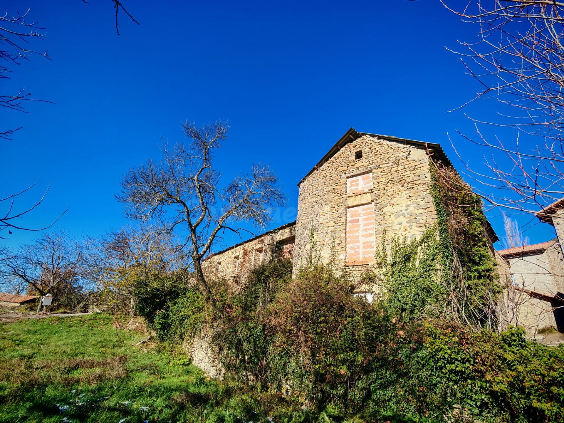 CASA TRADICIONAL DE PIEDRA PARA REHABILITAR EN LERÉS