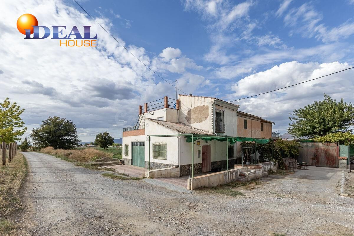 CORTIJO CON CASA DE 117 m2 Y TERRENO DE 2.312 m2 EN SANTA FE