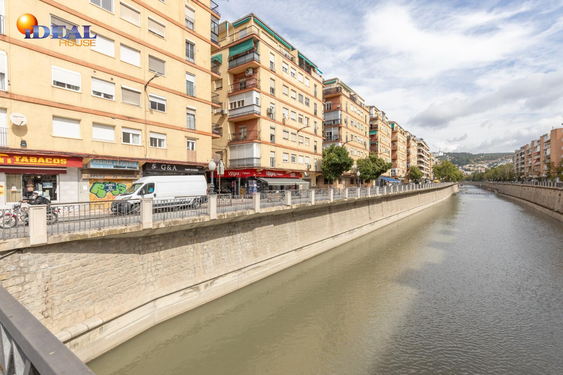 PISO AMPLIO DE TRES DORMITORIOS EN RIBERA DEL GENIL-CAMINO DE RONDA