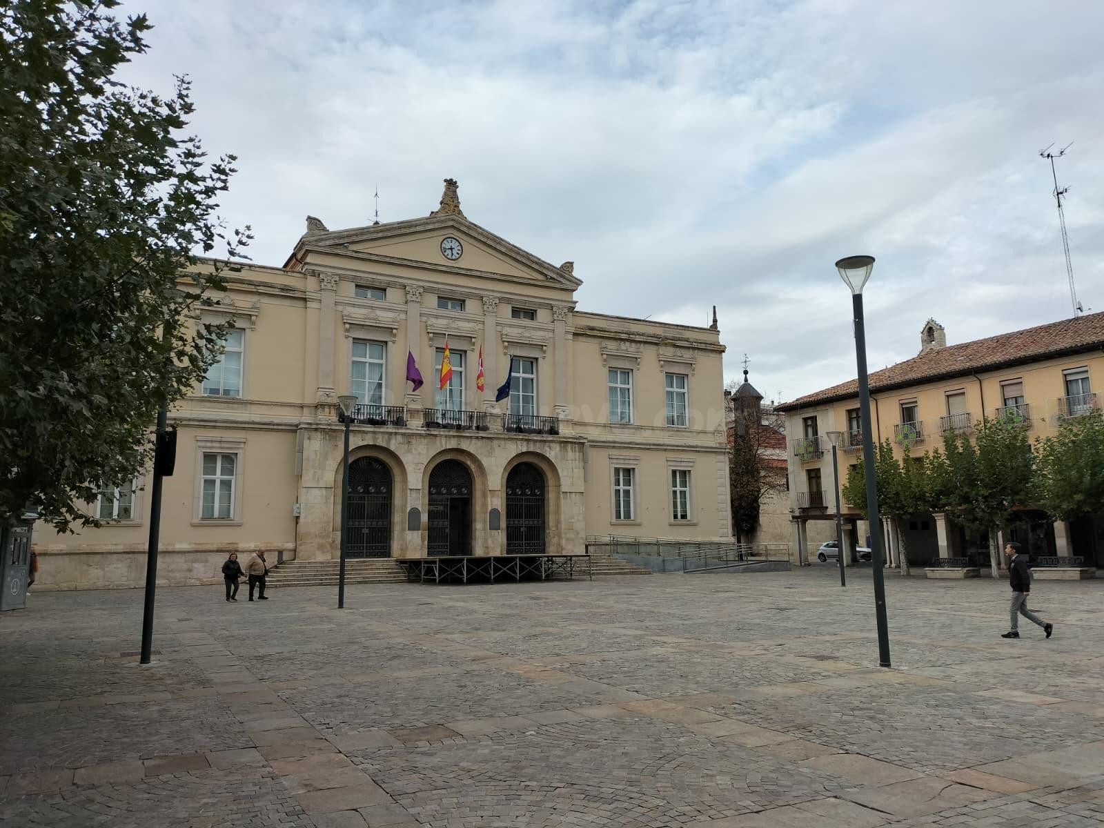 MONCASA VENDE INMUEBLE EN PLAZA MAYOR DE PALENCIA