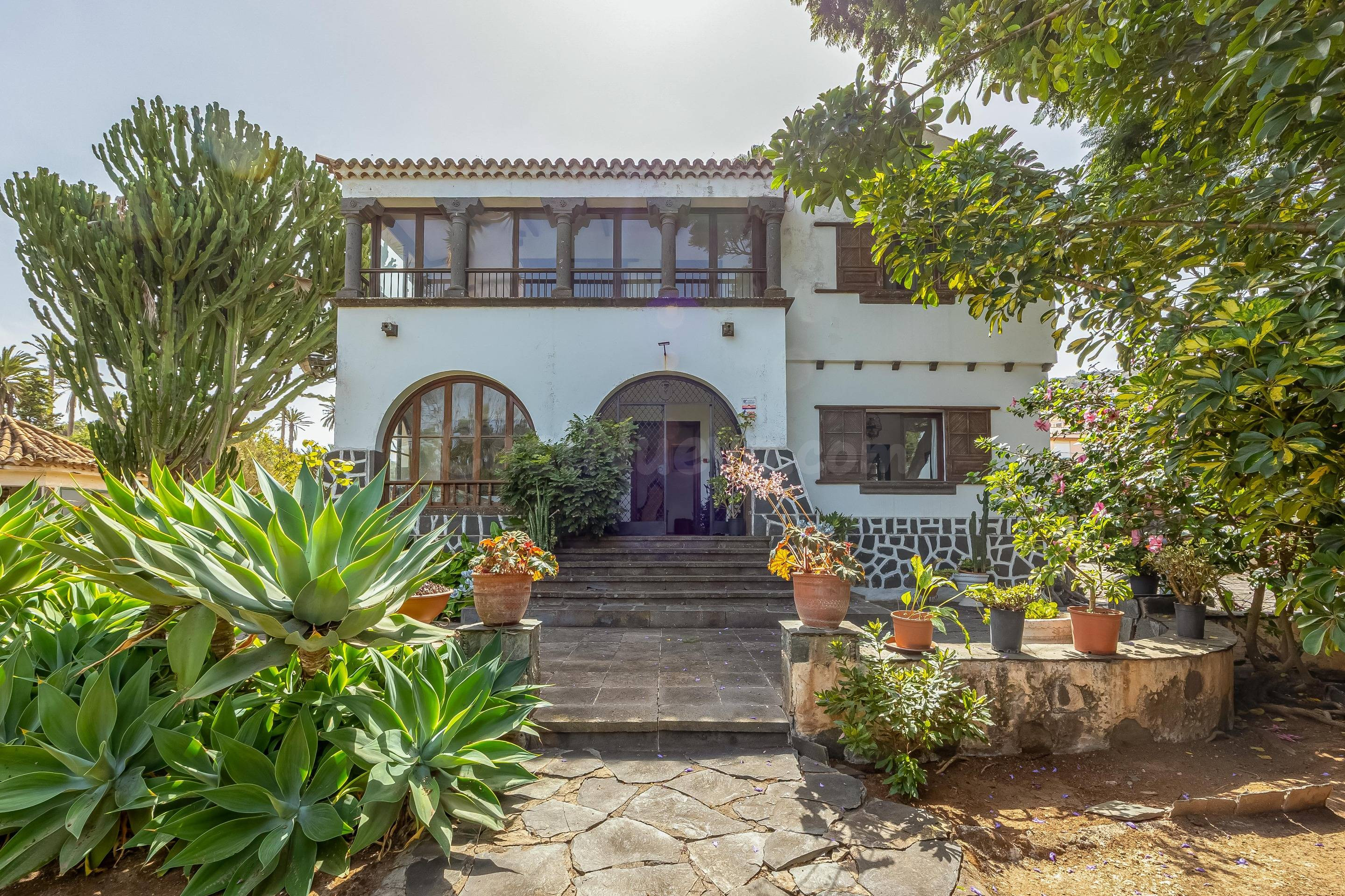 CASA CON ENCANTO EN TAFIRA, AMPLIA PARCELA Y construcciones AUXILIARES