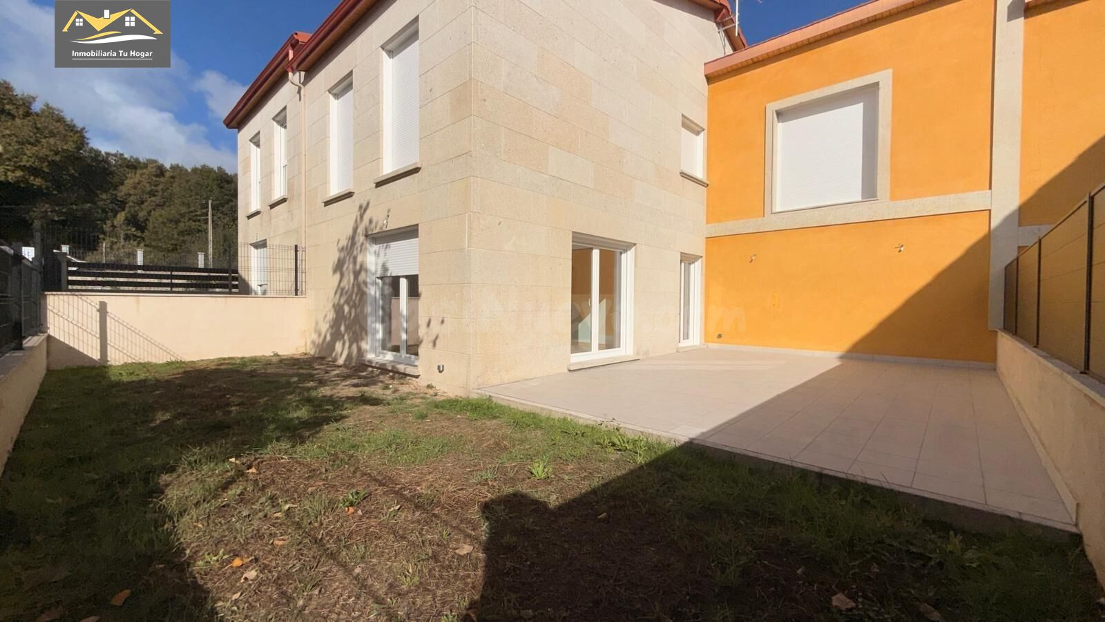 Chalé adosado, con terraza 30m , jardín 70m , garaje para 2 