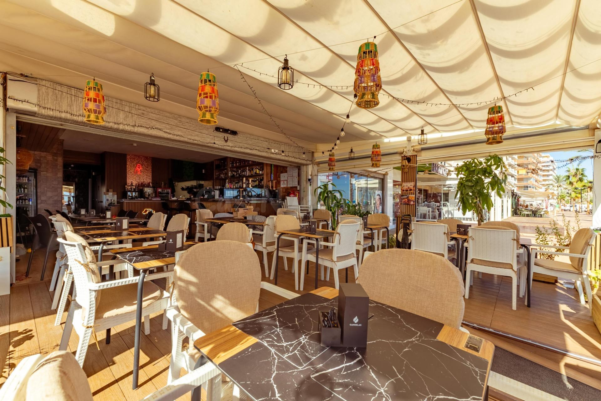 TRASPASO DE RESTAURANTE EN PRIMERA LÍNEA DE PLAYA – FUENGIROLA