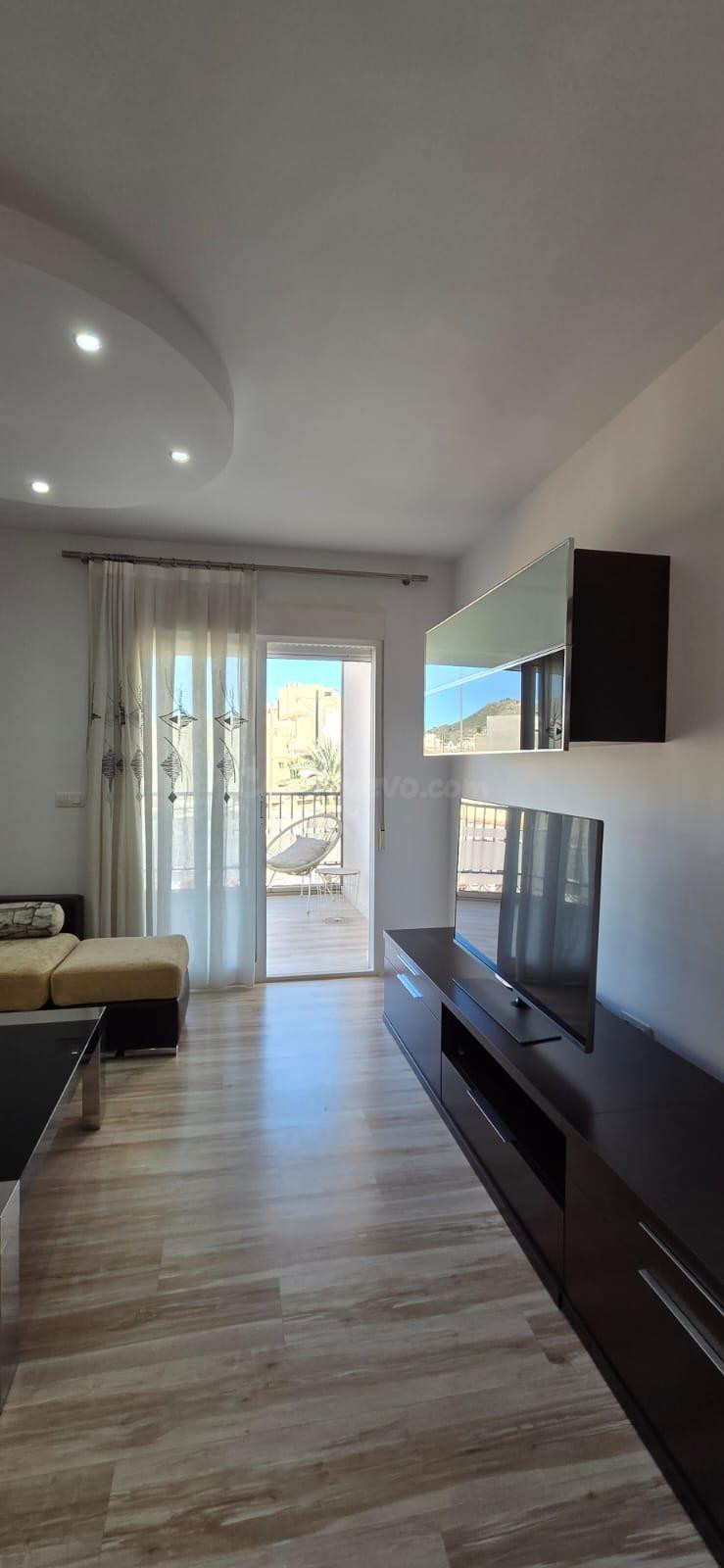 Amplio piso exterior de 3 dormitorios con garaje y trastero - foto 4