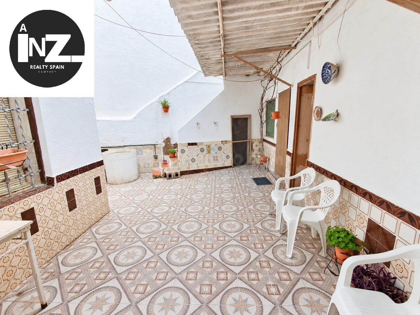 Casa independiente de 200 m2 con cinco habitaciones, dos cocinas y solárium en San José de la Vega