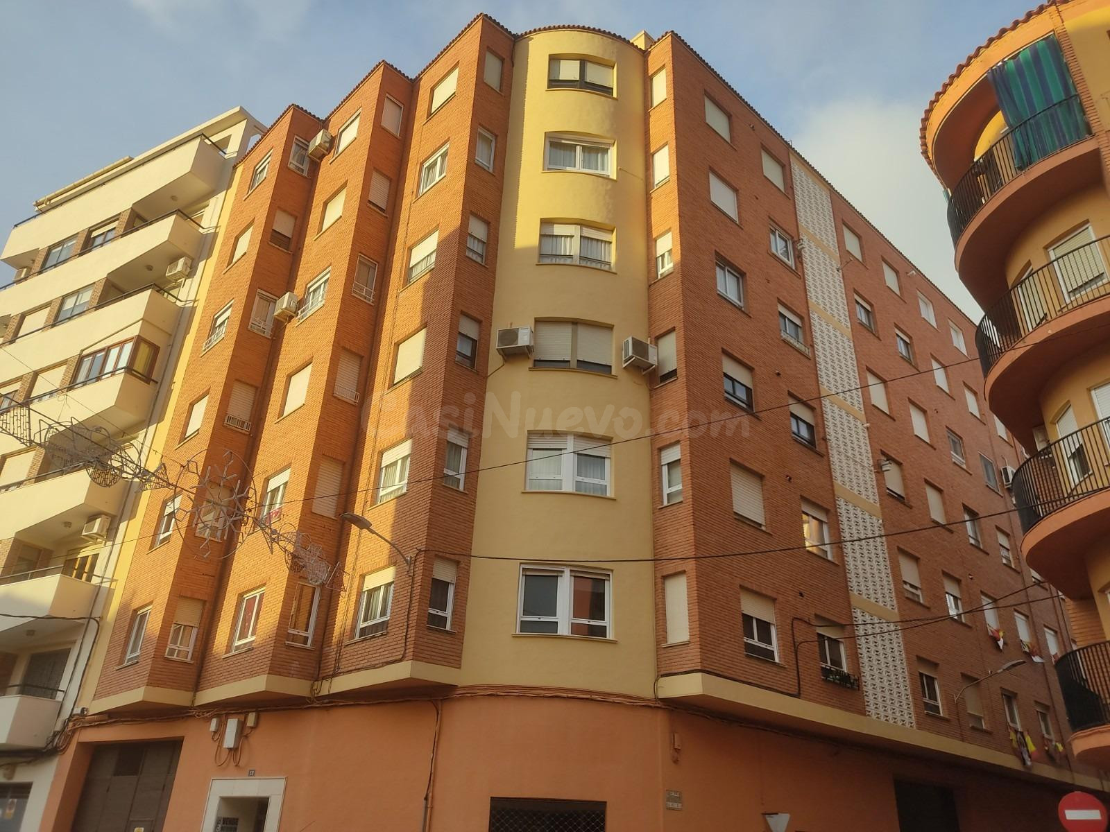 AMPLIA VIVIENDA DE 4 DORMITORIOS