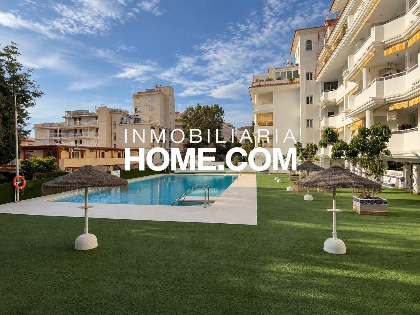 Espectacular apartamento con terraza, piscina y licencia turística en segunda línea de playa en La Carihuela, Torremolinos