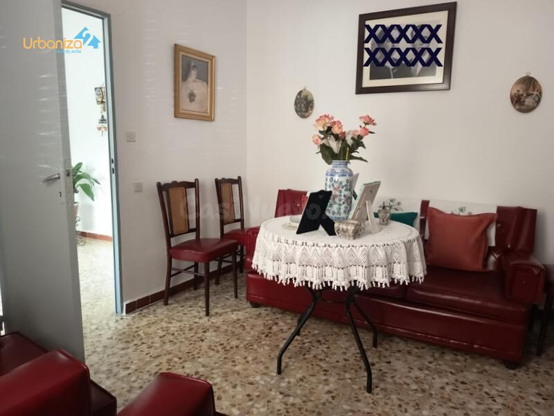 Casa Independiente en Zona de la Estación con Terraza y Patio