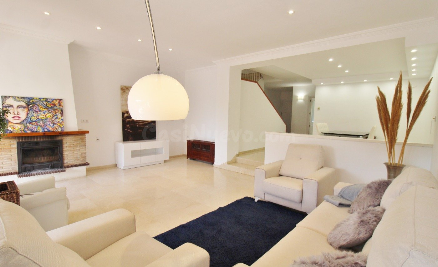 EXCLUSIVO ADOSADO EN VISTAHERMOSA, ALICANTE — 439 m2 Y DOS GRANDES TERRAZAS