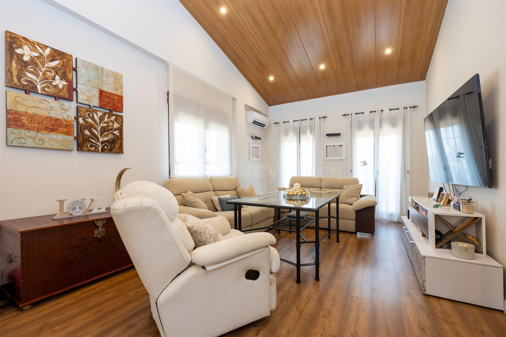 CHALET DE ENSUEÑO EN URB. VIÑA DEL REY, OTURA - foto 4