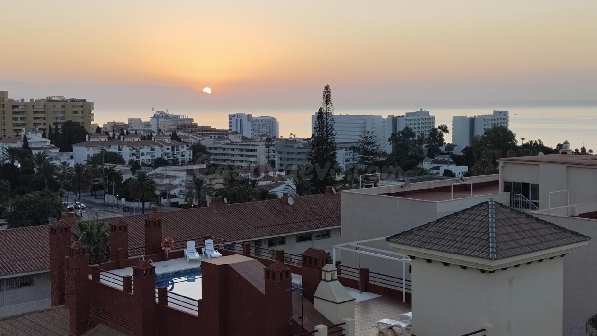 ÁTICO DÚPLEX CON VISTAS PANORÁMICAS EN BENAMÁDENA