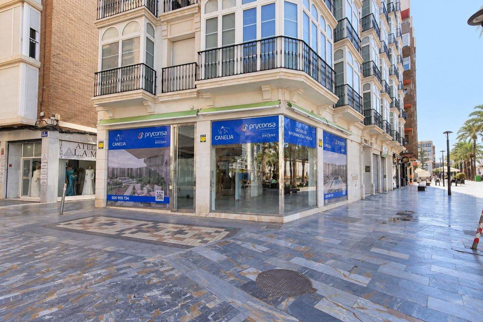 Local comercial en Plaza Castellini, Cartagena – Visibilidad y luminosidad en una ubicación privilegiada