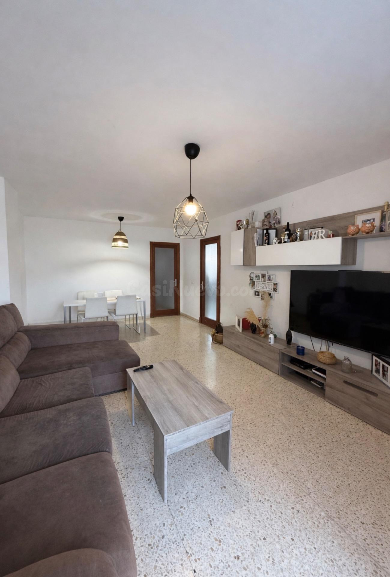 Piso amplio de 4 habitaciones con ascensor en Reyes Católico