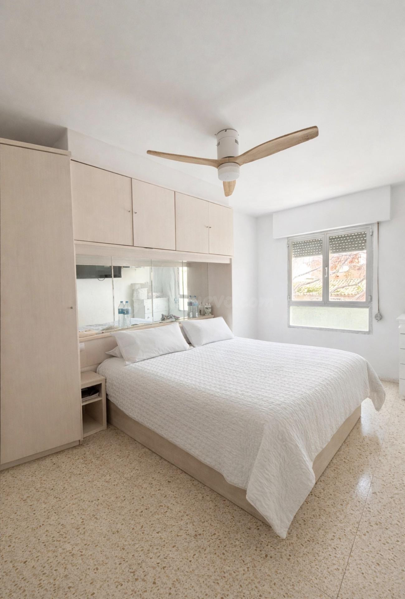 Piso amplio de 4 habitaciones con ascensor en Reyes Católico - foto 2