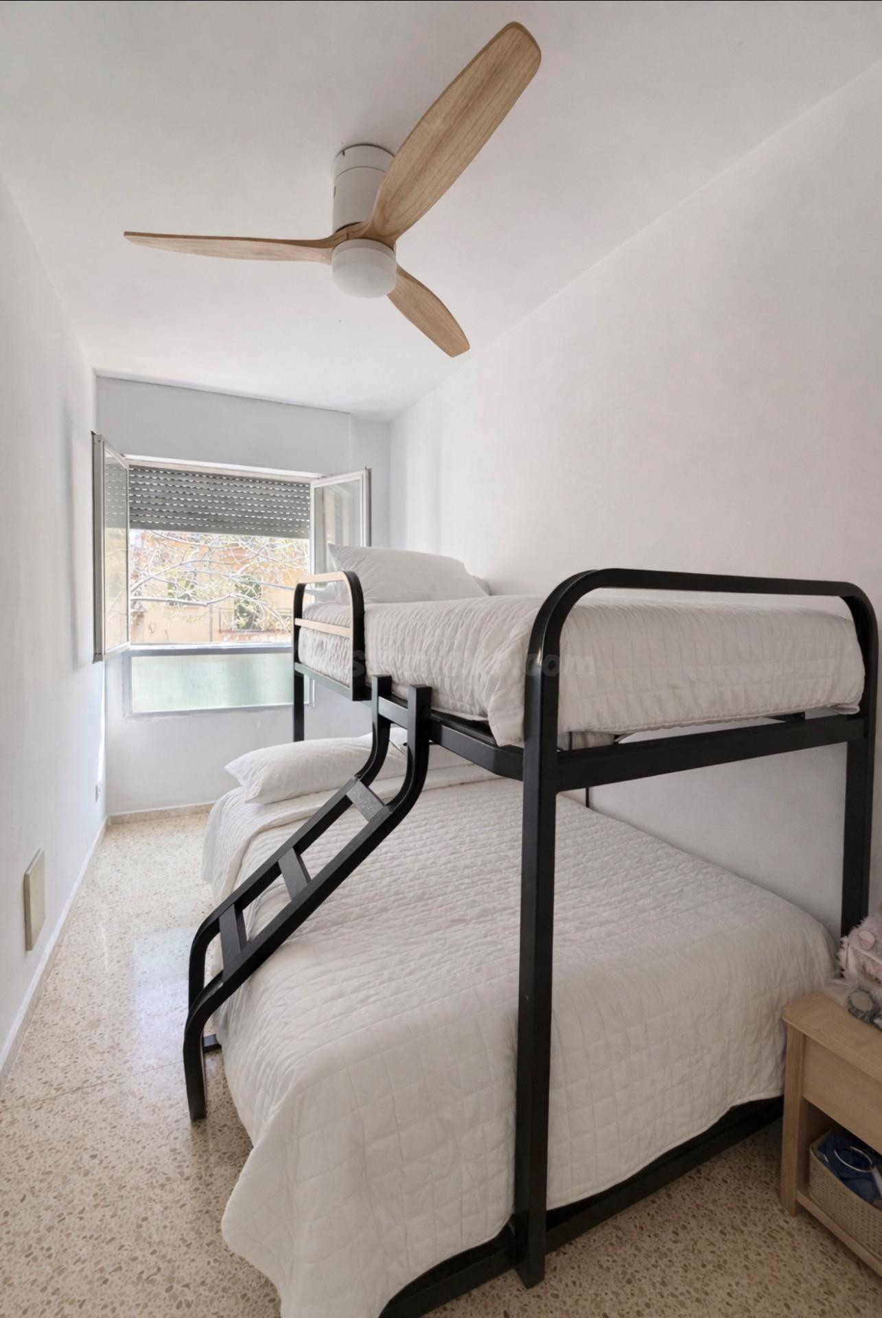 Piso amplio de 4 habitaciones con ascensor en Reyes Católico - foto 3