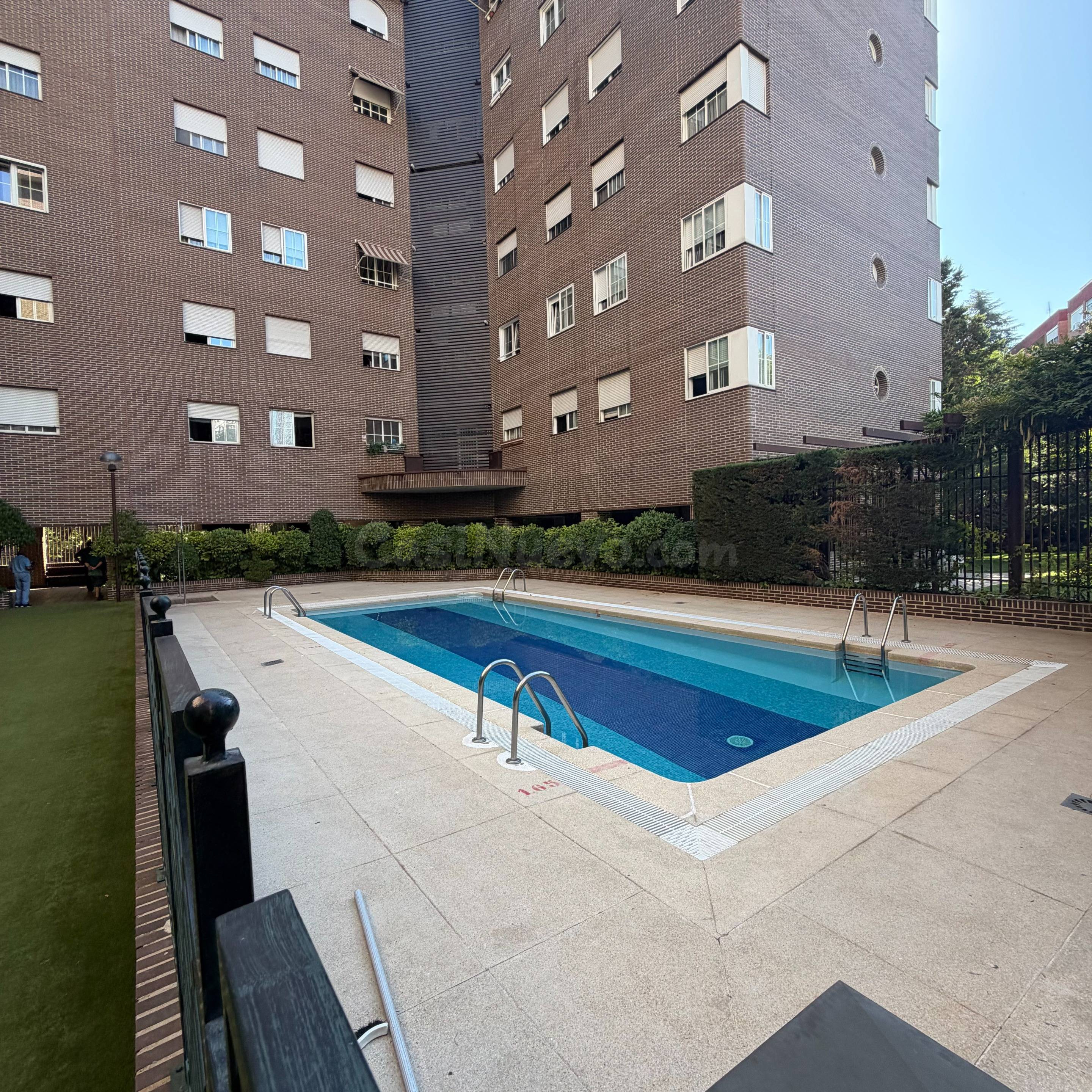 URBANIZACION PRIVADA CON PISCINA, 4 DORMITORIOS, 2 BAÑOS Y POSIBILIDAD DE ADQUIRIR UNA PLAZA DE GARAJE DOBLE