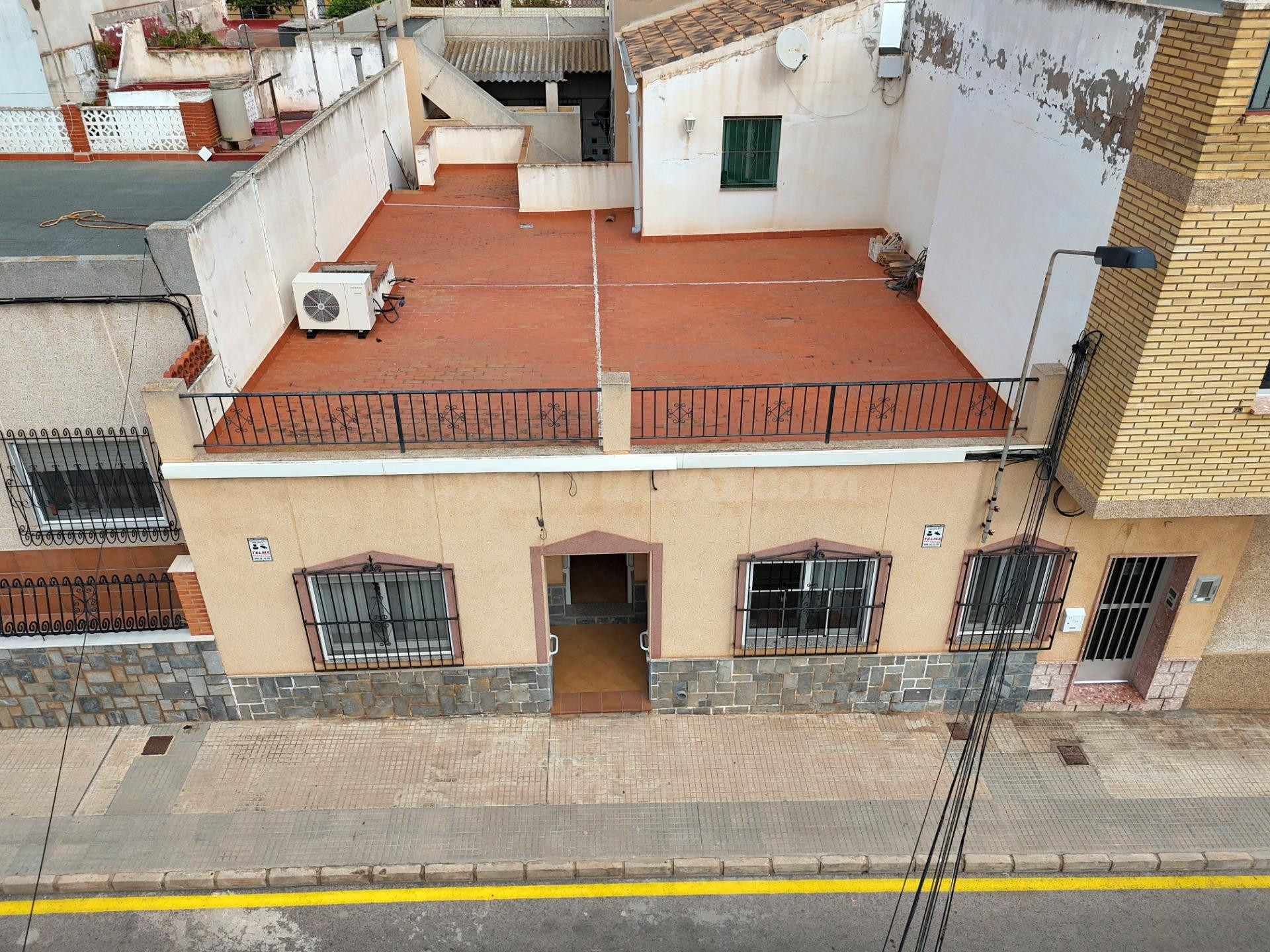 Se vende planta baja con 4 dormitorios y 3 baños en Cartagen