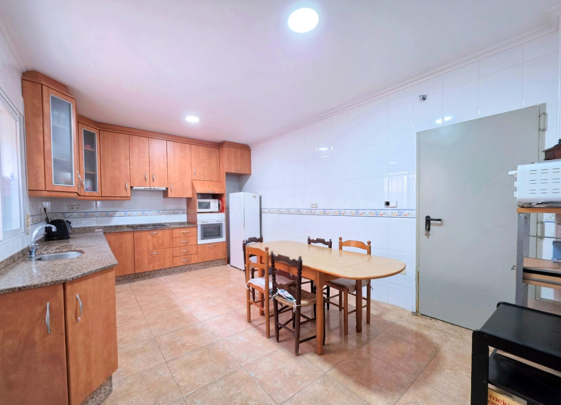 Se vende planta baja con 4 dormitorios y 3 baños en Cartagen - foto 2