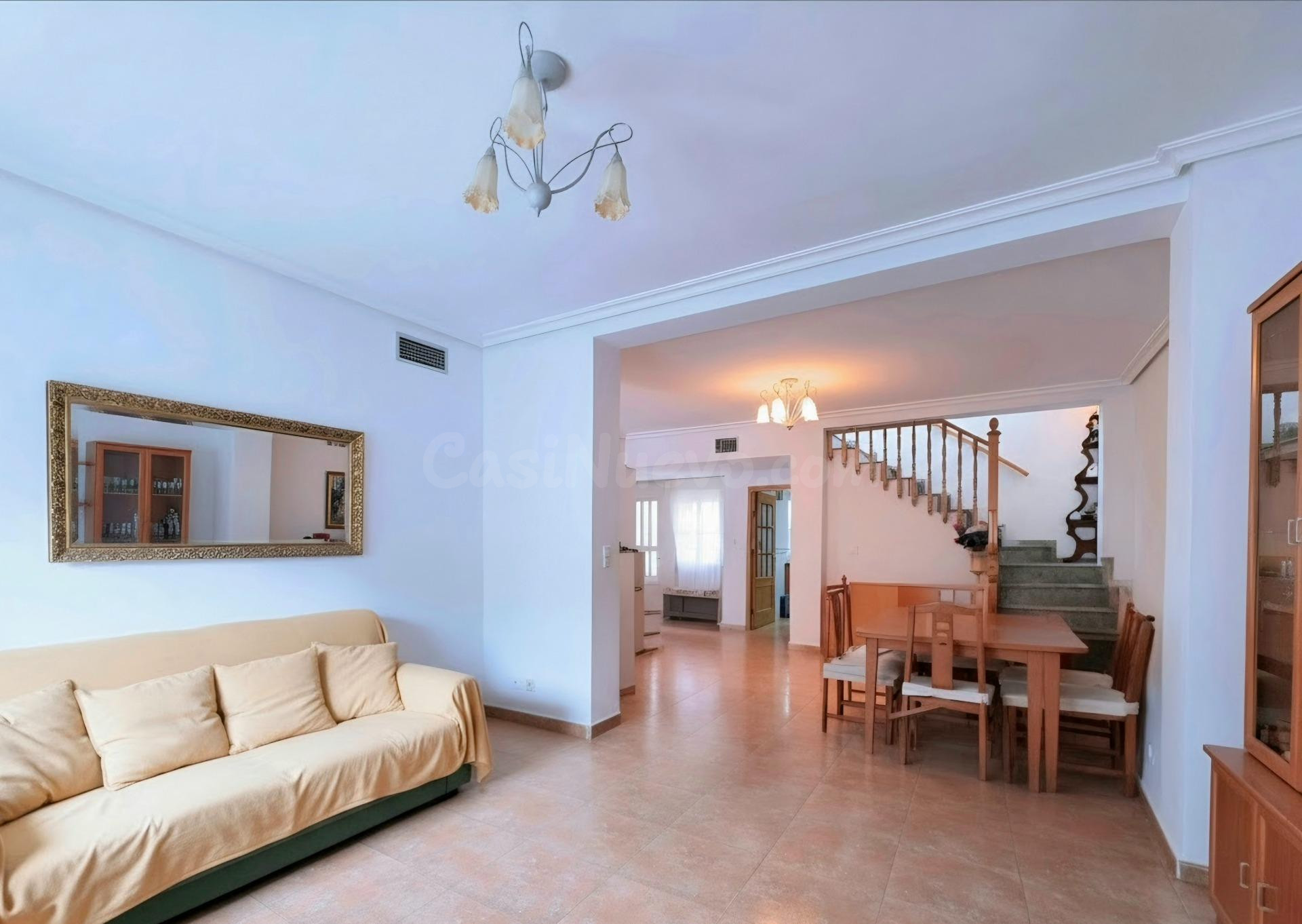 Se vende planta baja con 4 dormitorios y 3 baños en Cartagen - foto 3