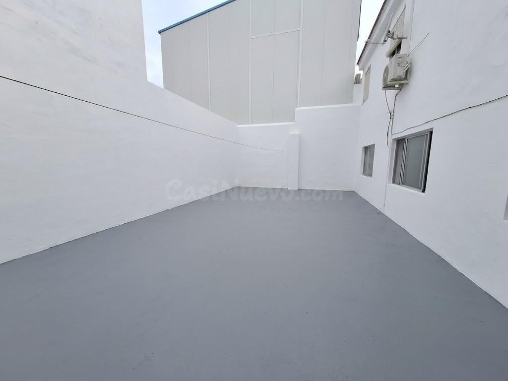 ¡Casa amplia a solo 758 €/m2! · 5 dormitorios, patio y planta baja ideal para garaje, negocio o 2º vivienda.