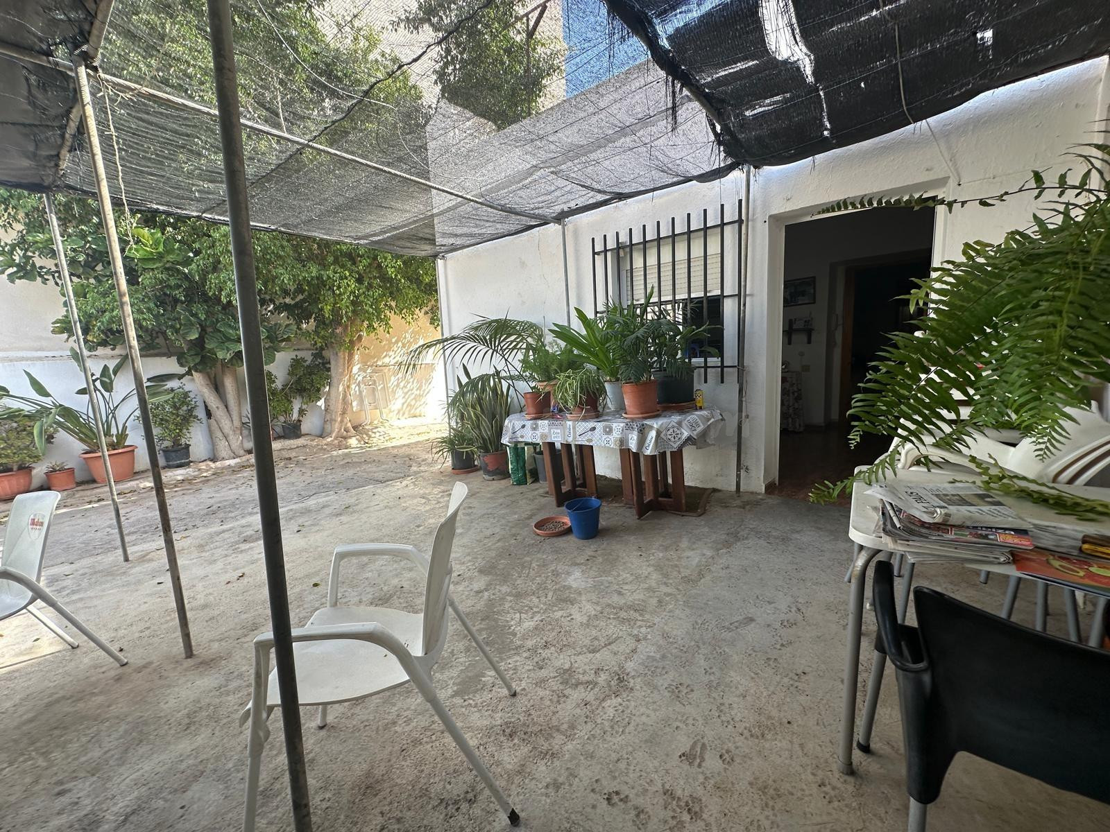 VENTA DE DOS VIVIENDAS EN UNA MISMA PARCELA EN ROQUETAS DE MAR PUEBLO, ALMERÍA. - foto 2