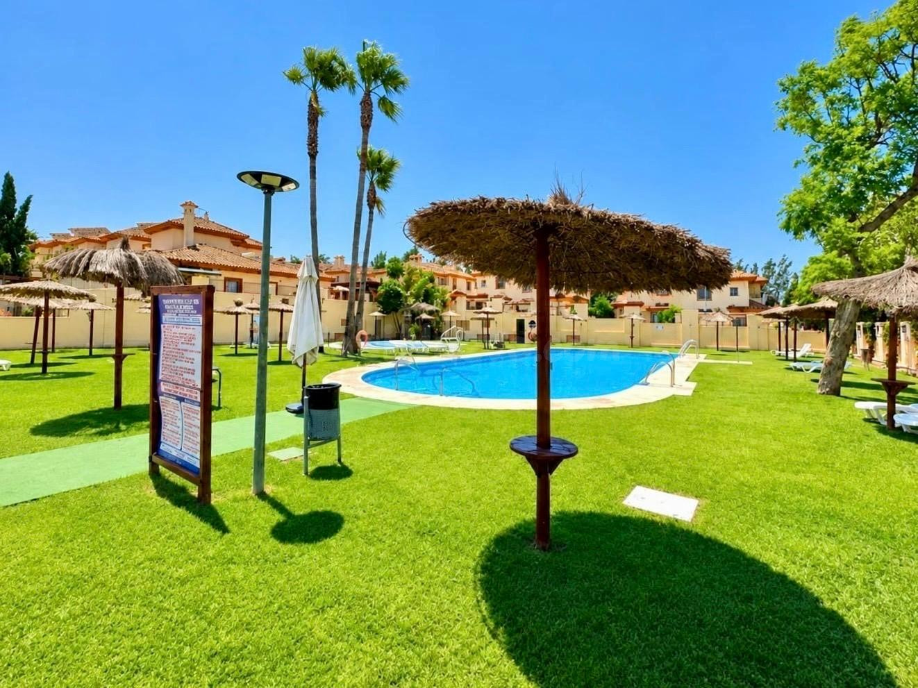 ¡¡¡MAGNIFICO PAREADO EN ROYAL GOLF!!!
